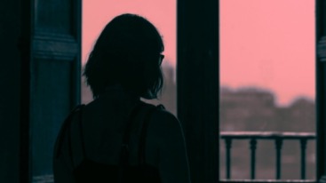 vrouw met winterdepressie