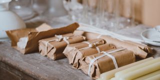 Cadeautjes origineel inpakken - annie-spratt-6wsK-cceWug-unsplash