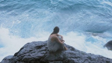 Vrouw probeert haar stress te verminderen