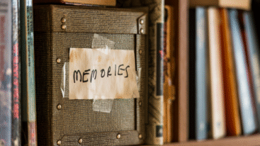 foto van een doos met herinneringen