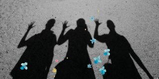 de schaduw van drie vrienden op een rij