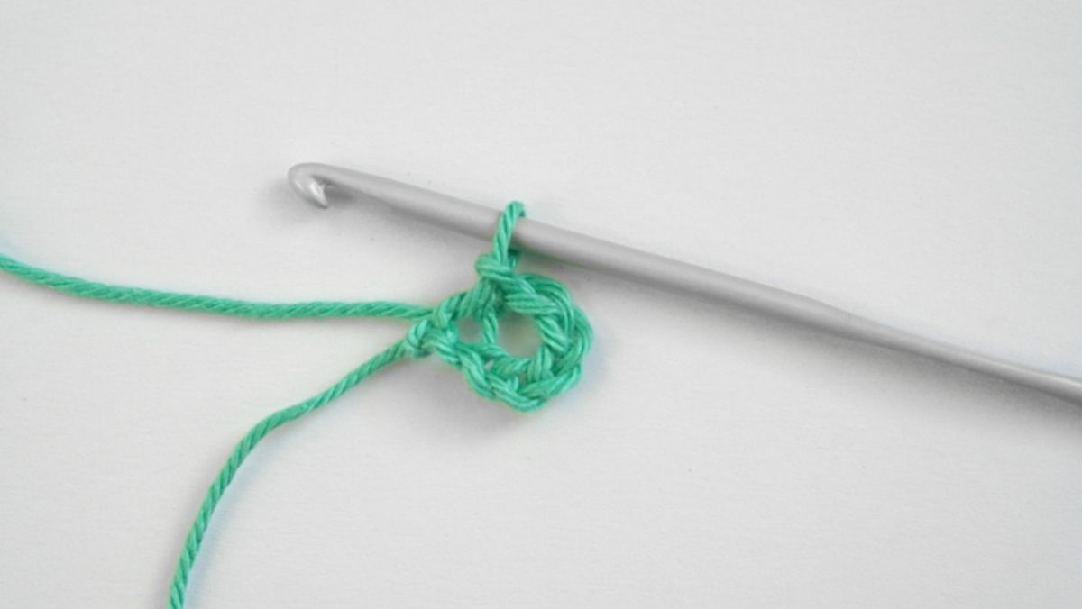 de tweede stap van vierkantjes haken