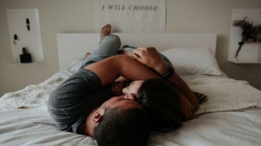 Je relatie verbeteren als koppel door te knuffelen