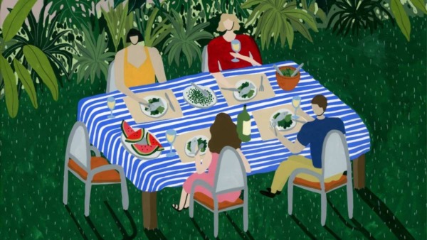 Vier mensen leven zelfvoorzienend en eten hun verbouwde eten