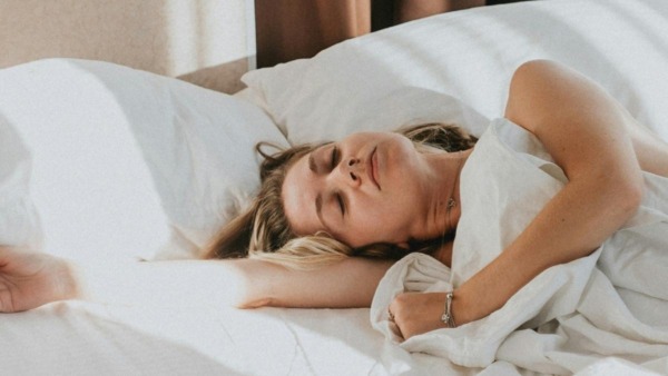 veel dromen moe wakker worden