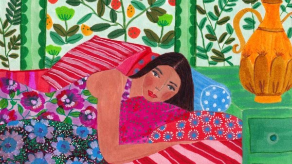 Vrouw rust nadat haar migraineaanval is gestopt