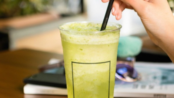 cortisol cocktail met een rietje